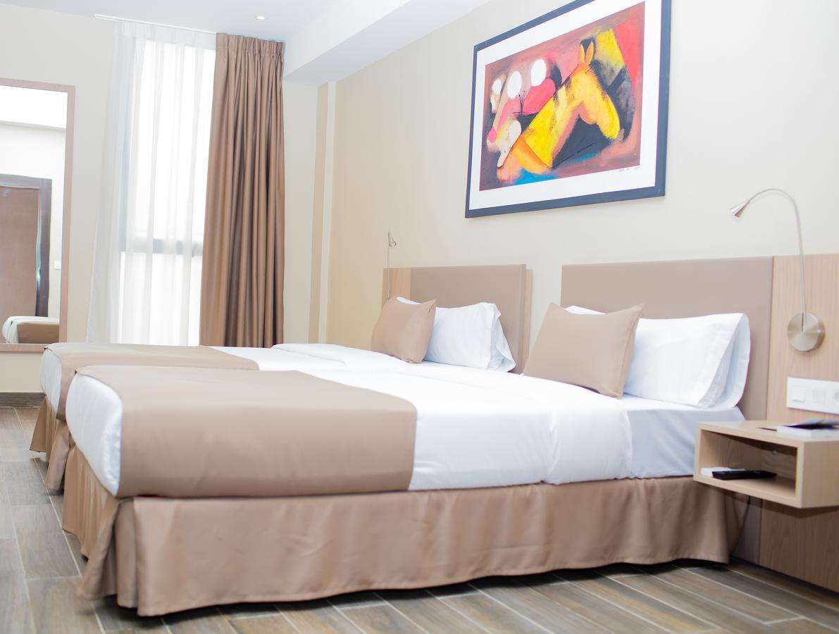 Fly Hotel Либревиль Экстерьер фото